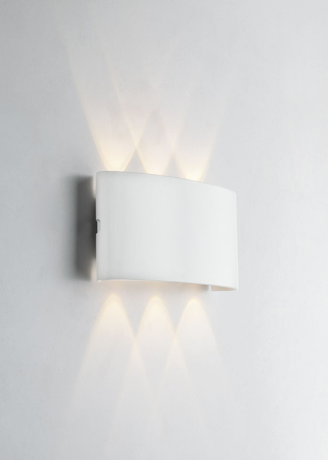 Applique per esterno in alluminio bianco o nero IP54 led integrato con regolazione luce 3000-4000°k 6W 600 lumen BEETLE Applique per esterno in alluminio bianco o nero IP54 led integrato con regolazione luce 3000-4000°k 6W 600 lumen BEETLE